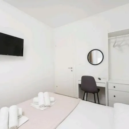 Casa Bianca Family Near Sandy With Parking And Rooftop Experience Apartment