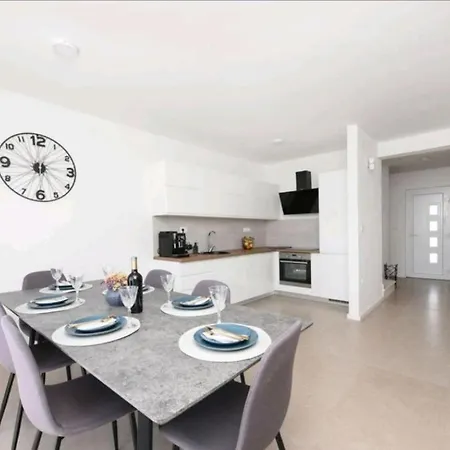 Casa Bianca Family Near Sandy With Parking And Rooftop Experience Apartmán *