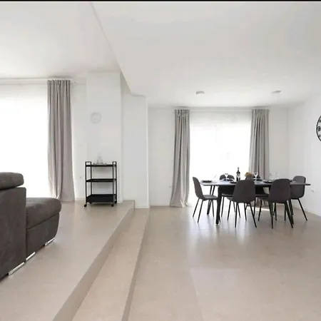 דירה Casa Bianca Family Near Sandy With Parking And Rooftop Experience פריבלאקה